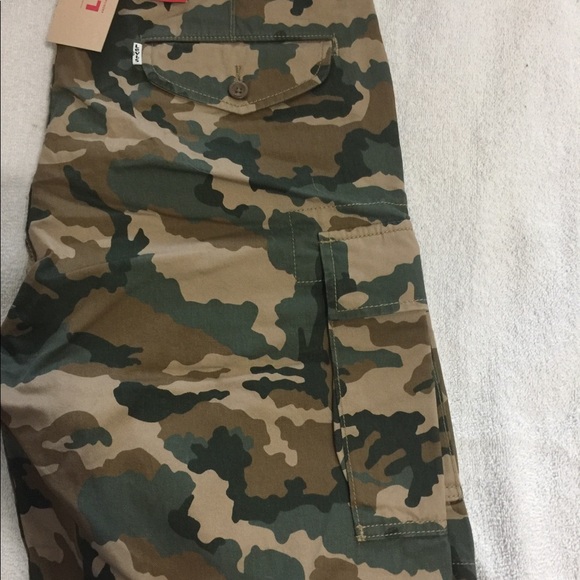 Cargo shorts - Picture 3 of 3